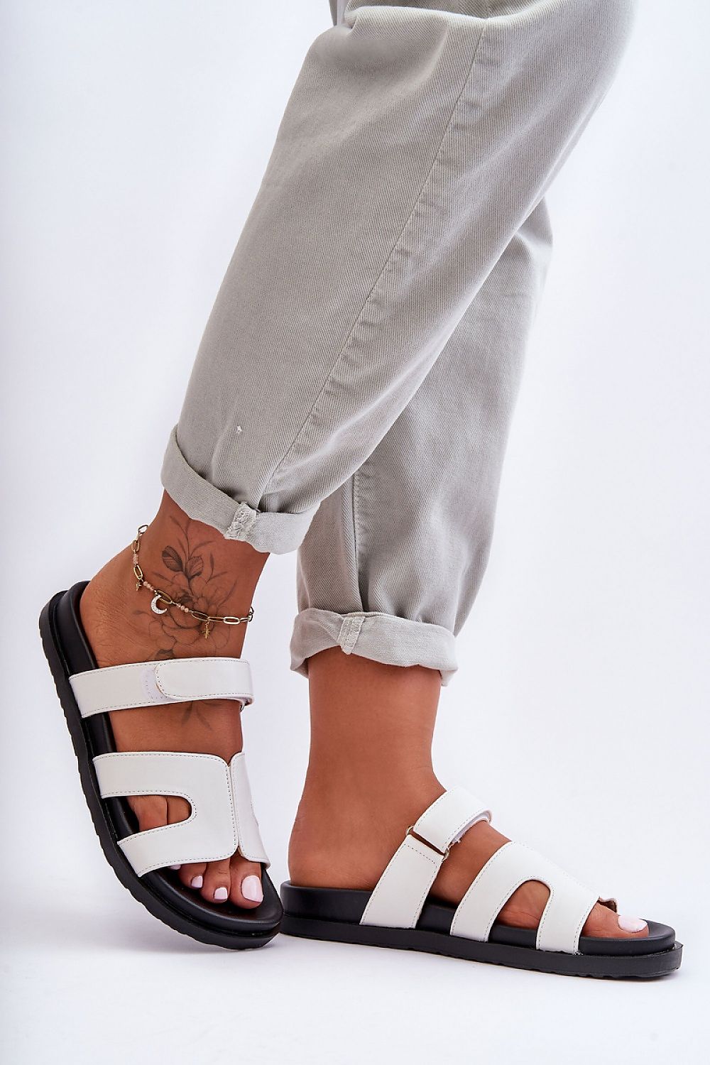 Clacquettes model 183608 Step in style