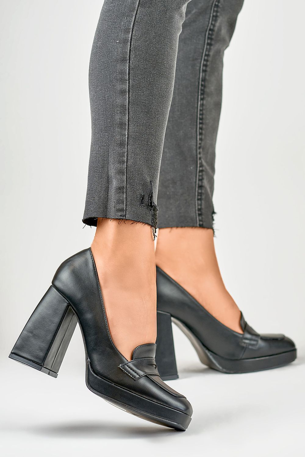 High-heeled pumps model 185398 PRIMO