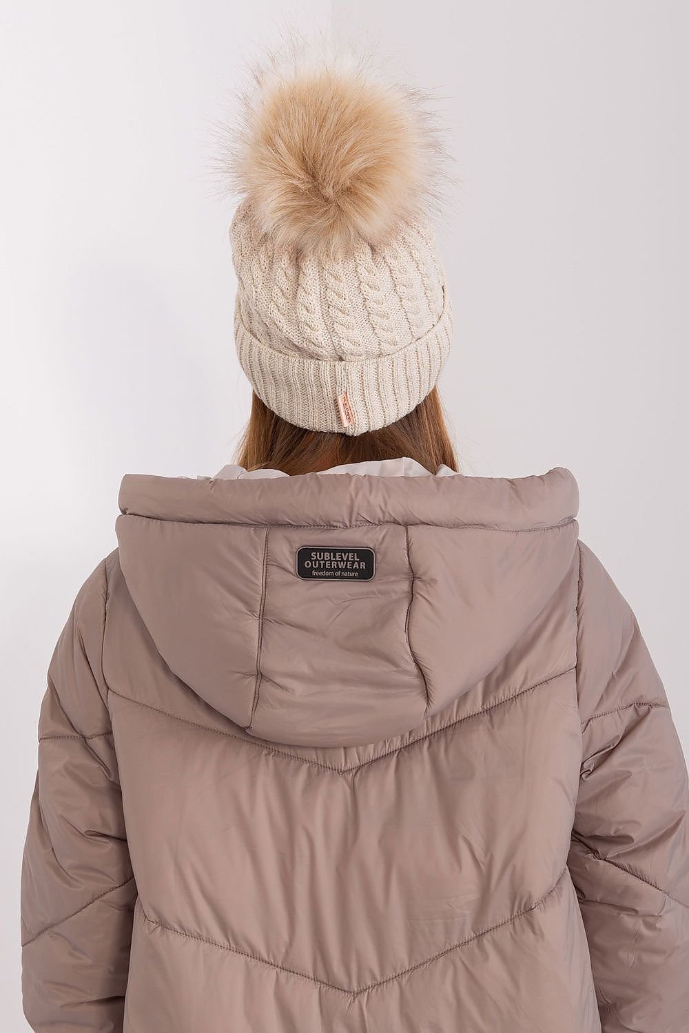 Bonnet model 187442 Rue Paris