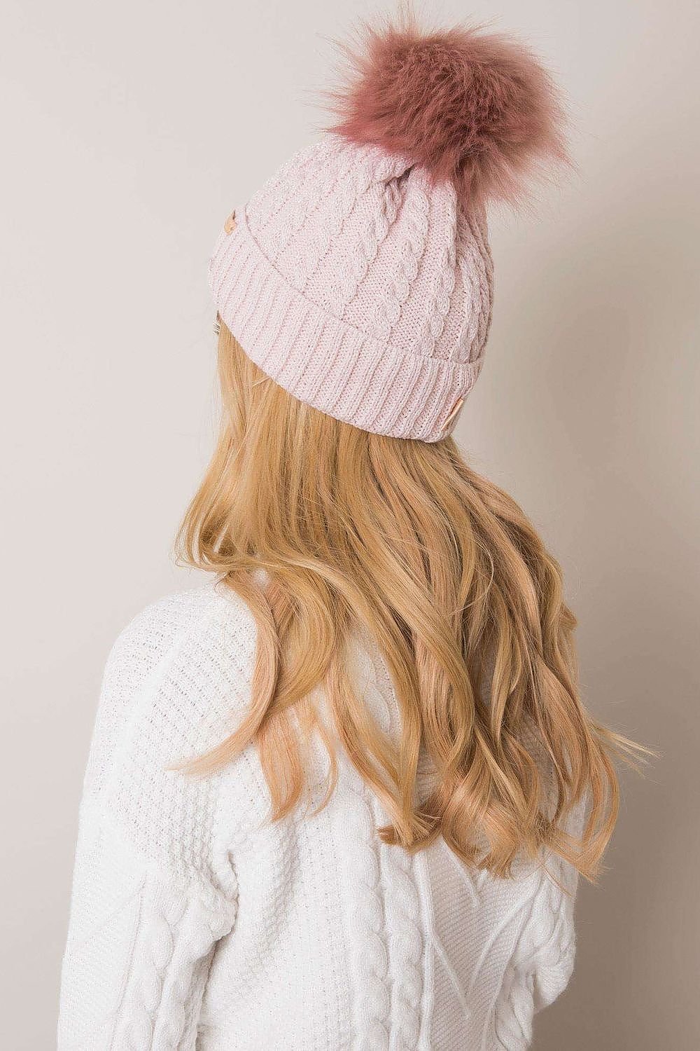 Bonnet model 187442 Rue Paris