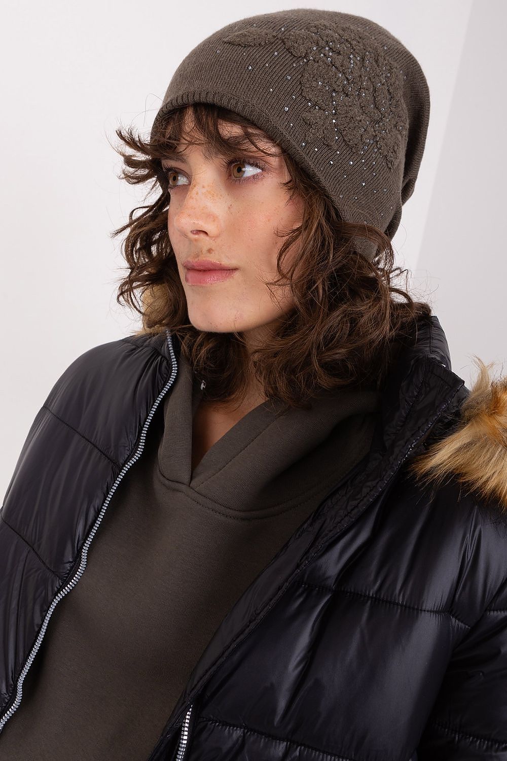 Bonnet model 191109 AT