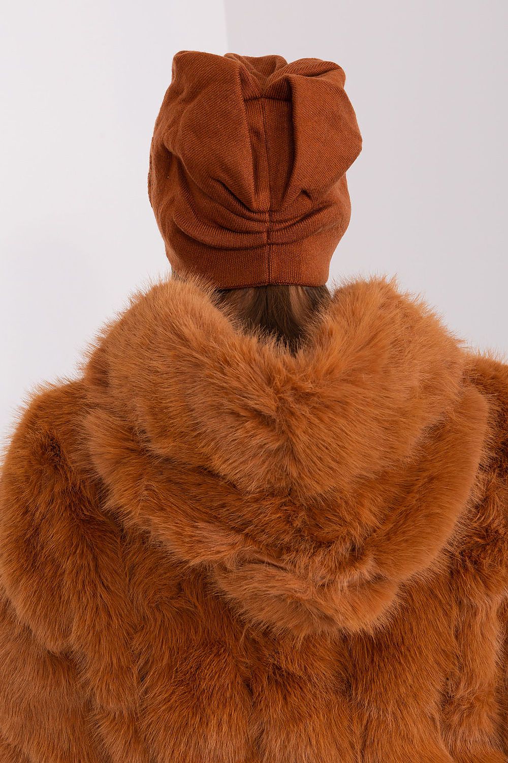 Bonnet model 191109 AT