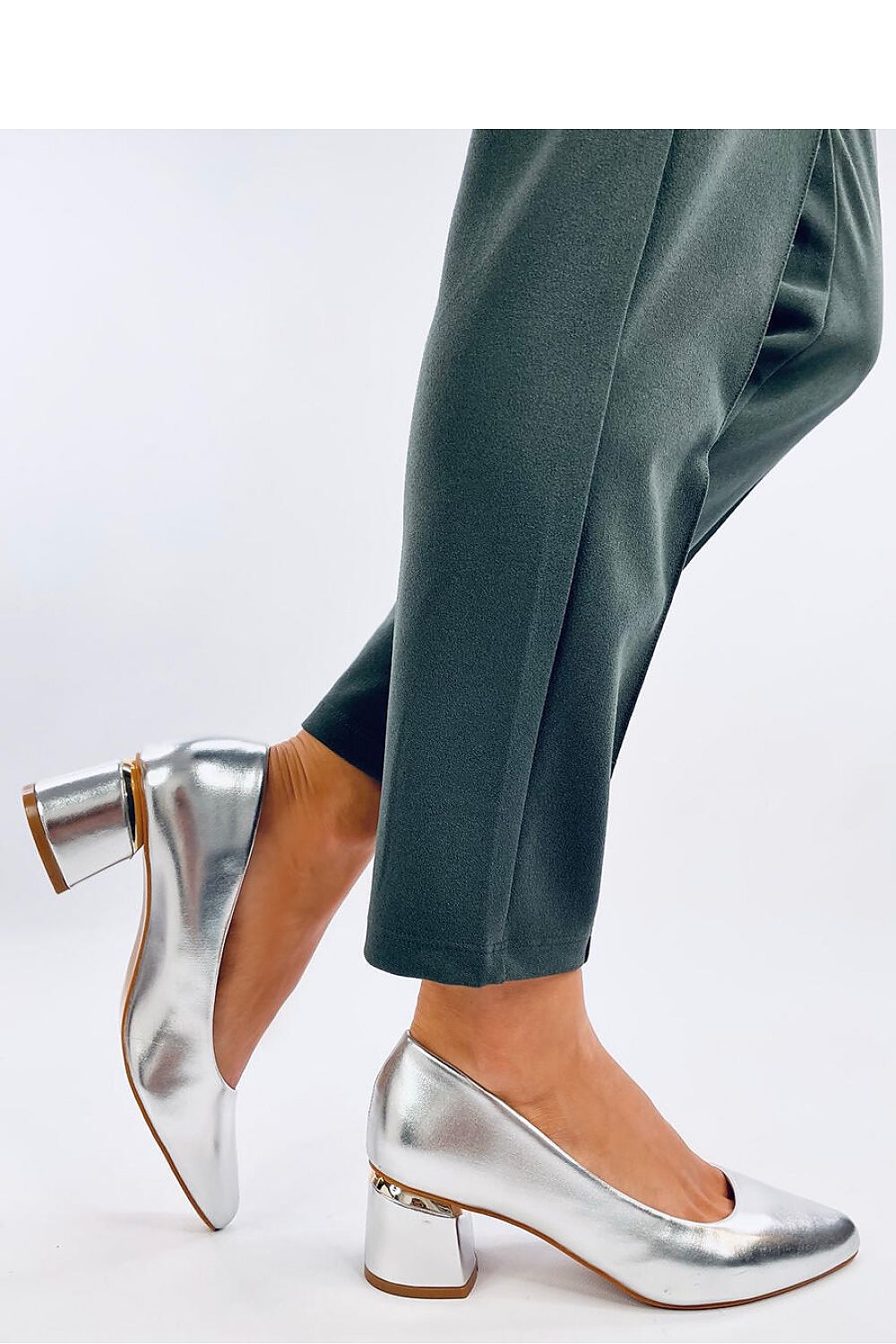 Escarpins à talons model 192882 Inello
