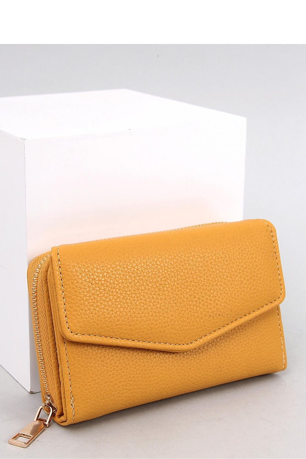 Women's wallet model 195071 Inello