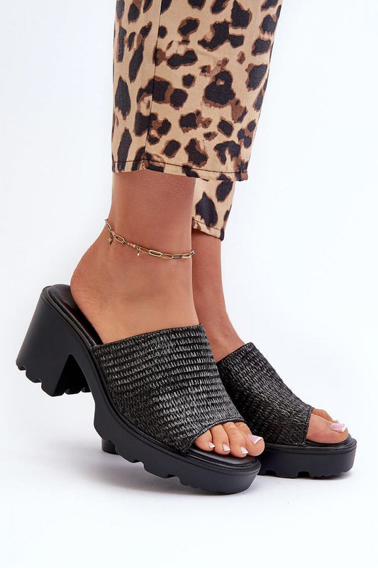 Clacquettes model 197724 Step in style