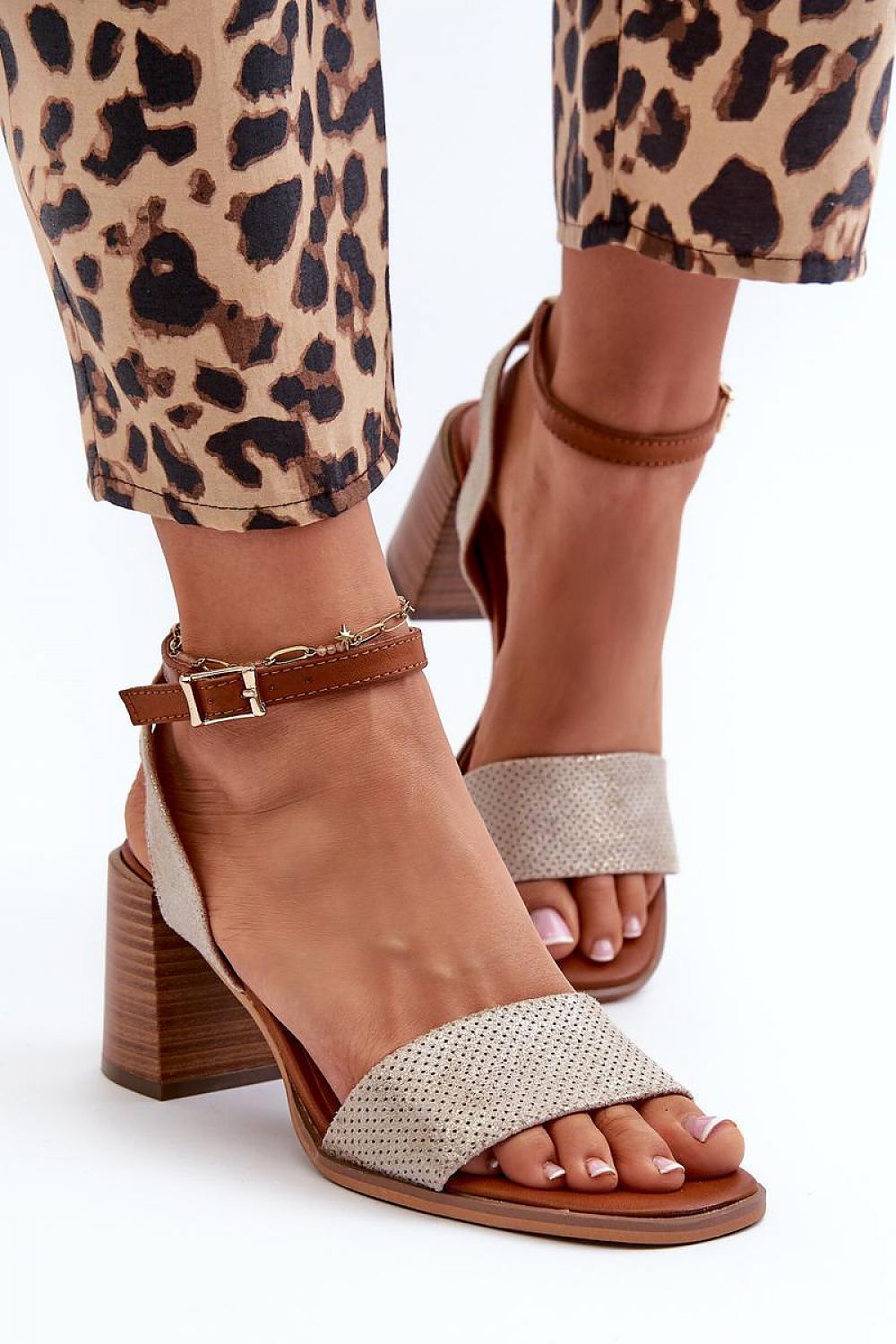 Heeled sandals model 197902 Step in style