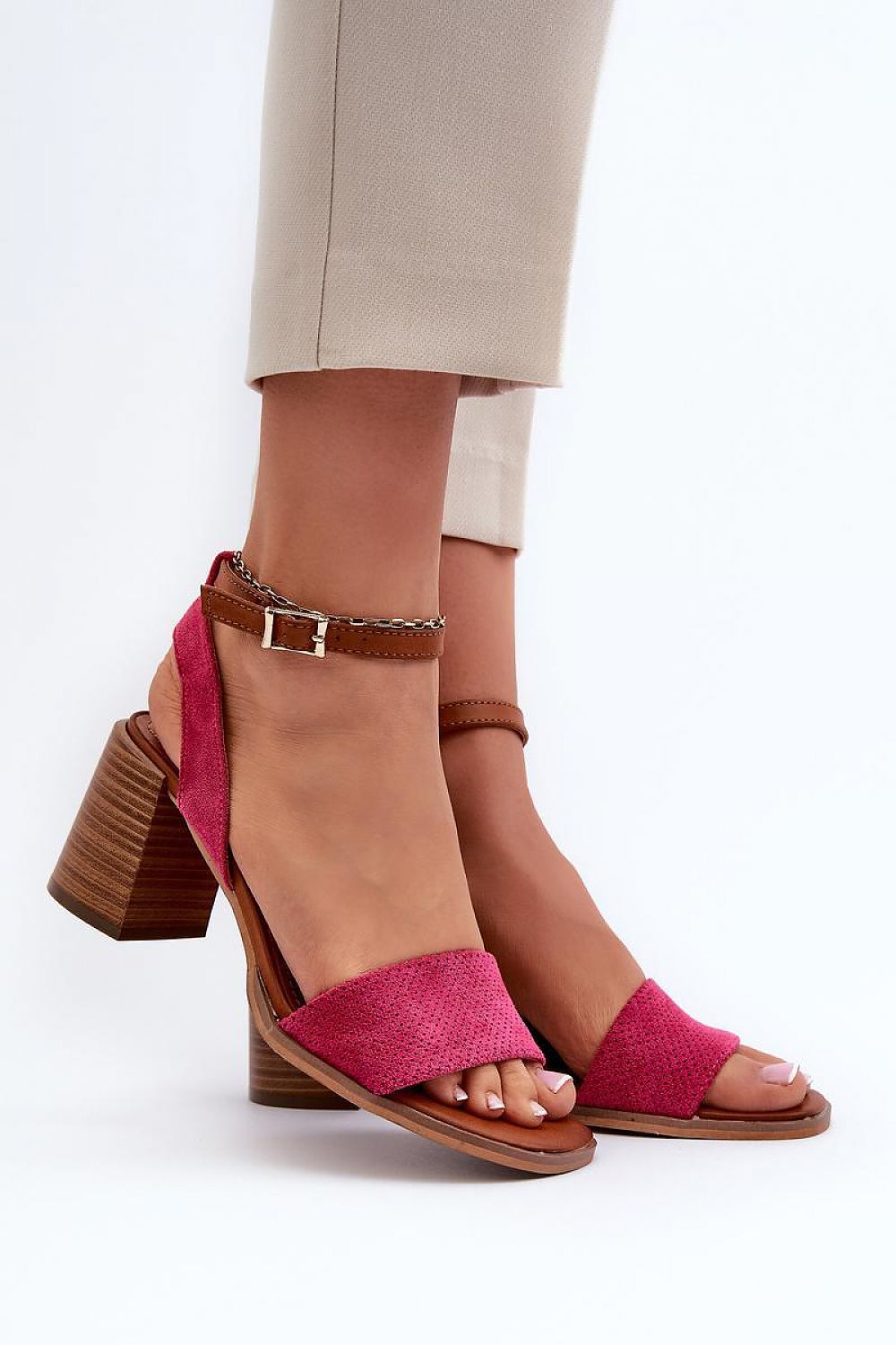 Heeled sandals model 197902 Step in style