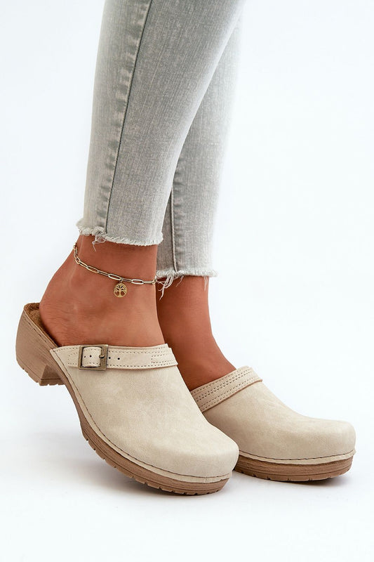 Clacquettes model 198430 Step in style