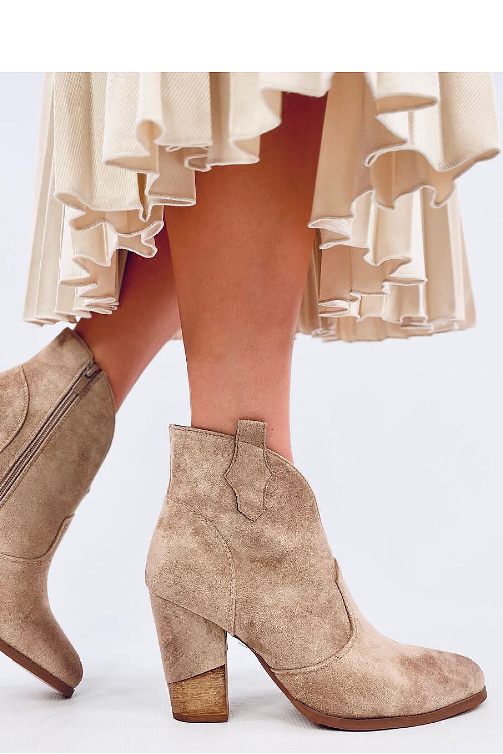 Heeled boots model 200608 Inello