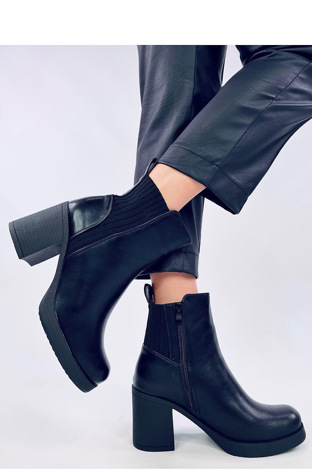 Heeled boots model 200637 Inello