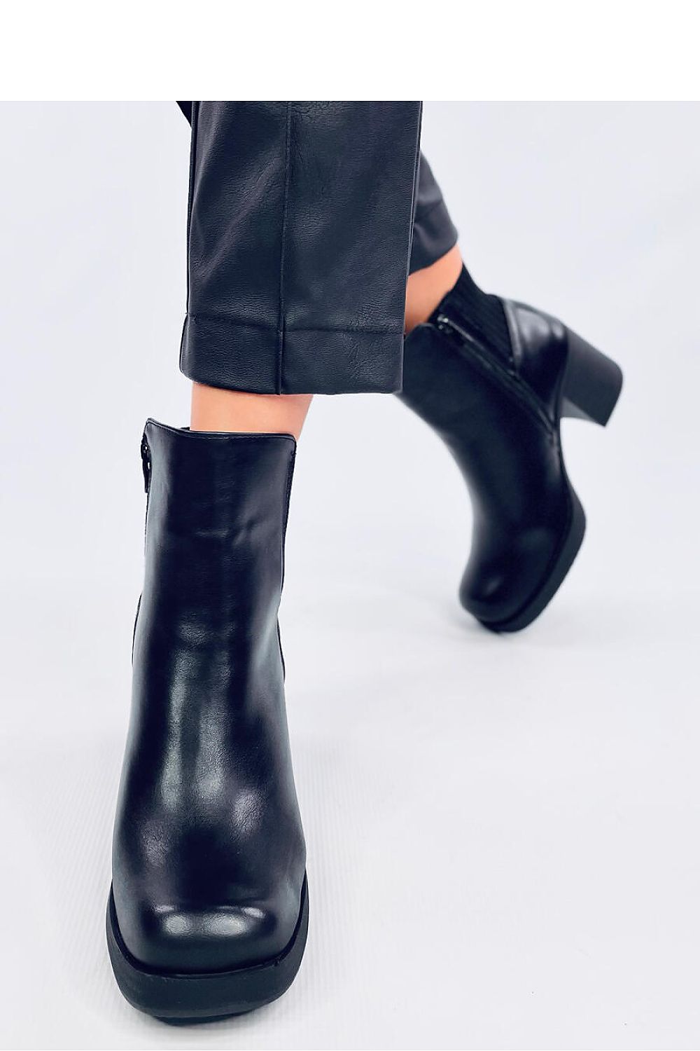 Heeled boots model 200637 Inello