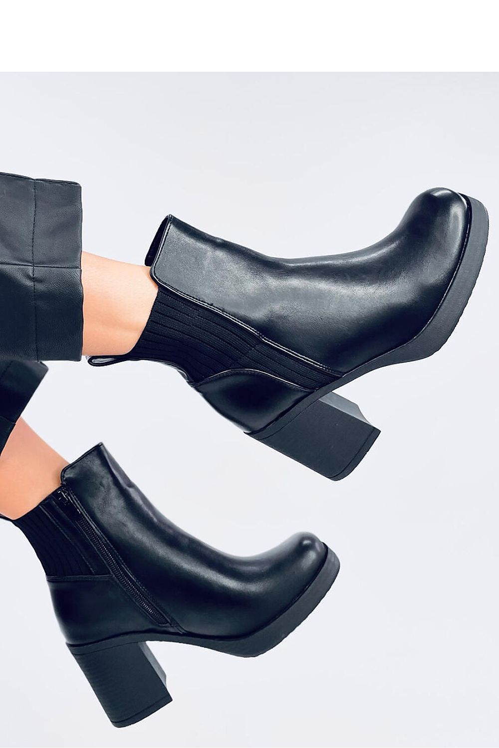 Heeled boots model 200637 Inello