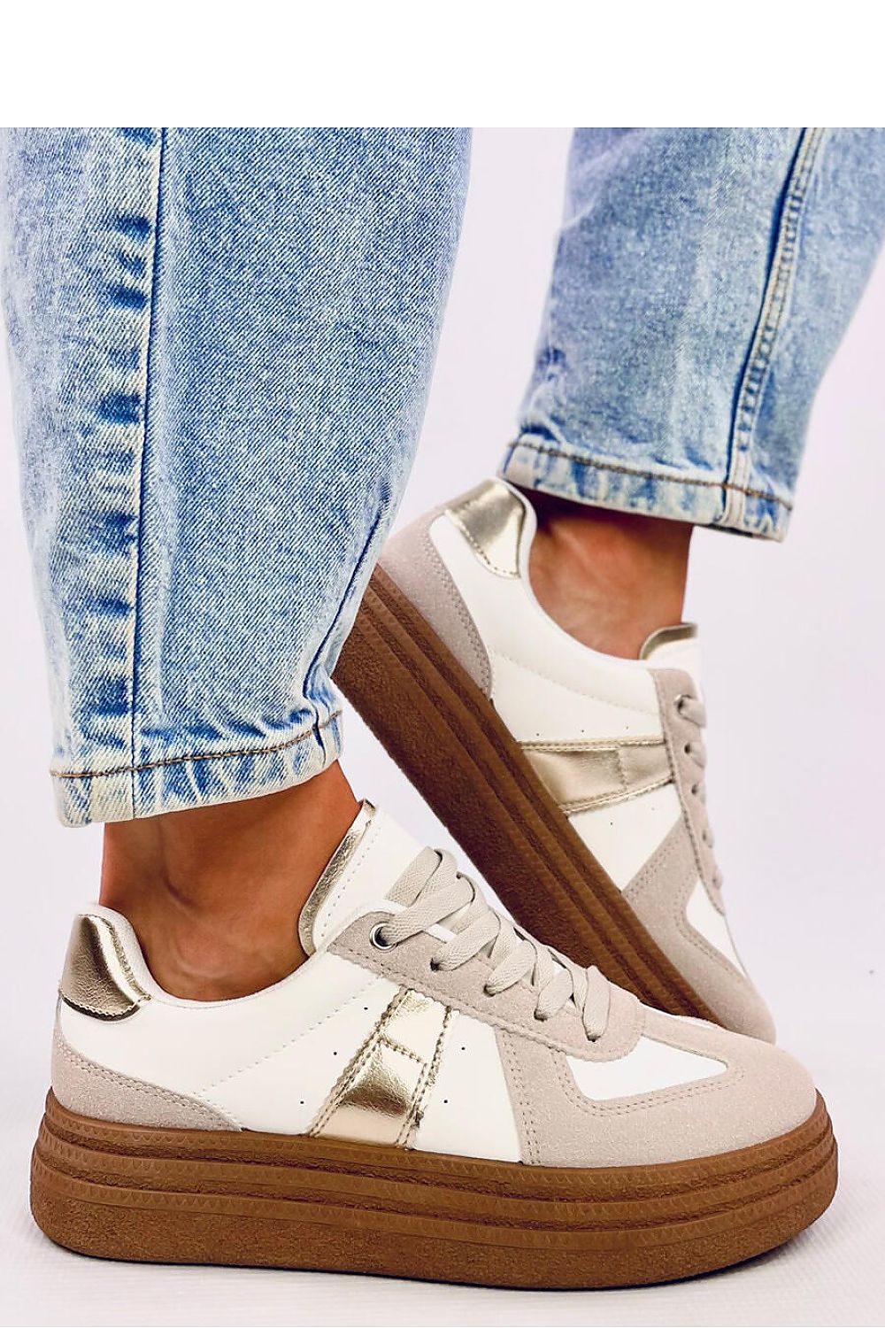 Sports shoes model 200670 Inello