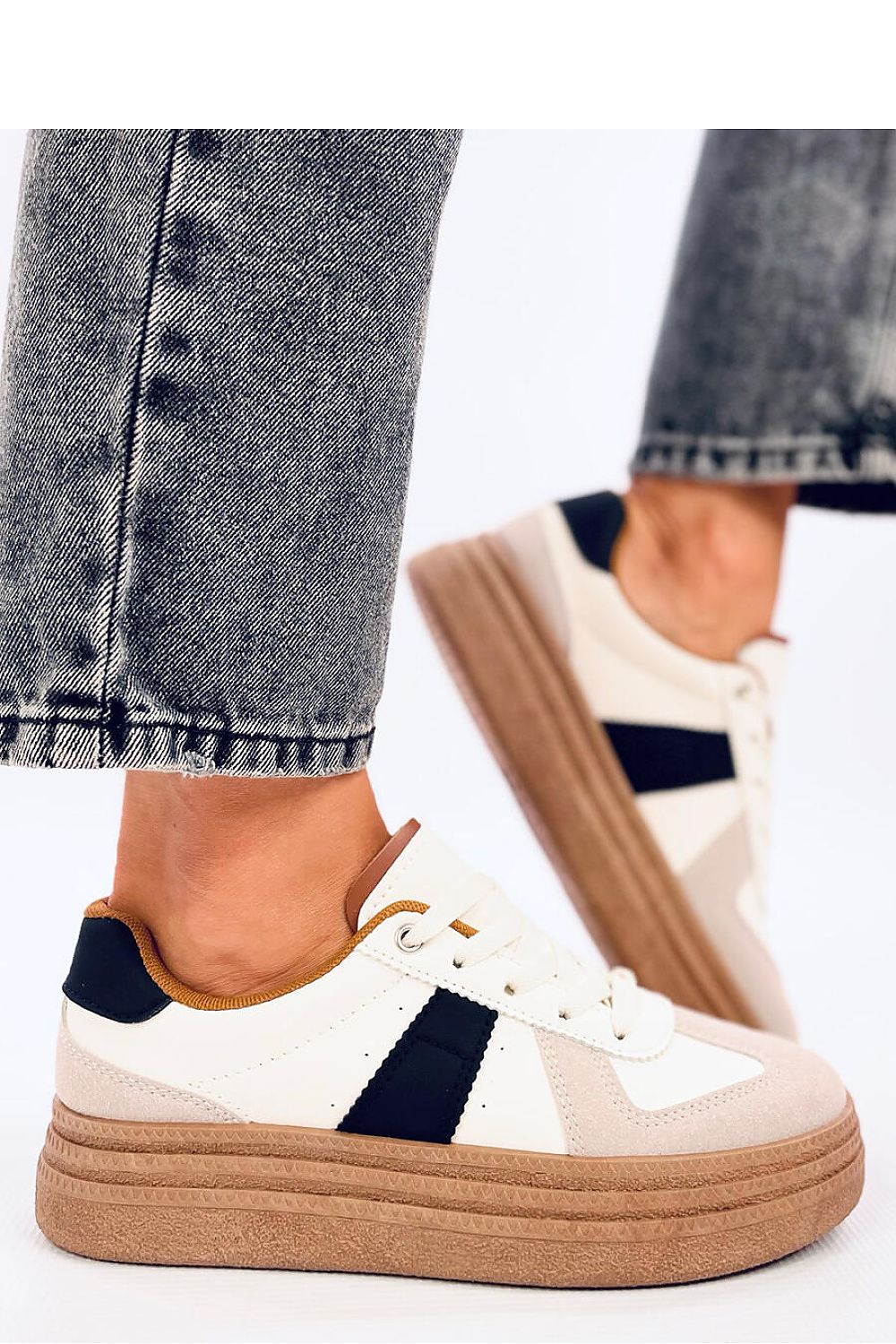 Sports shoes model 200726 Inello