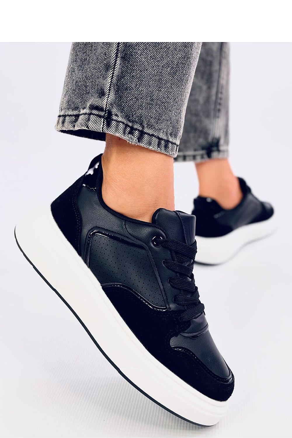 Sports shoes model 200747 Inello