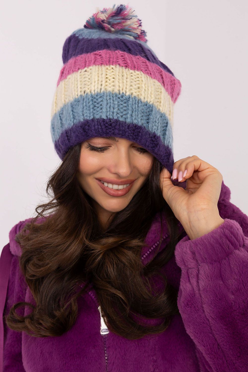 Bonnet model 203837 AT