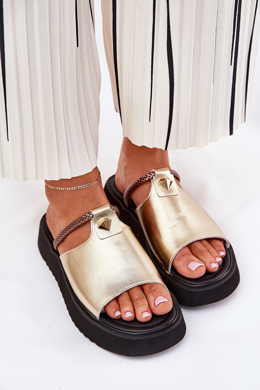  Clacquettes model 211966 Step in style 