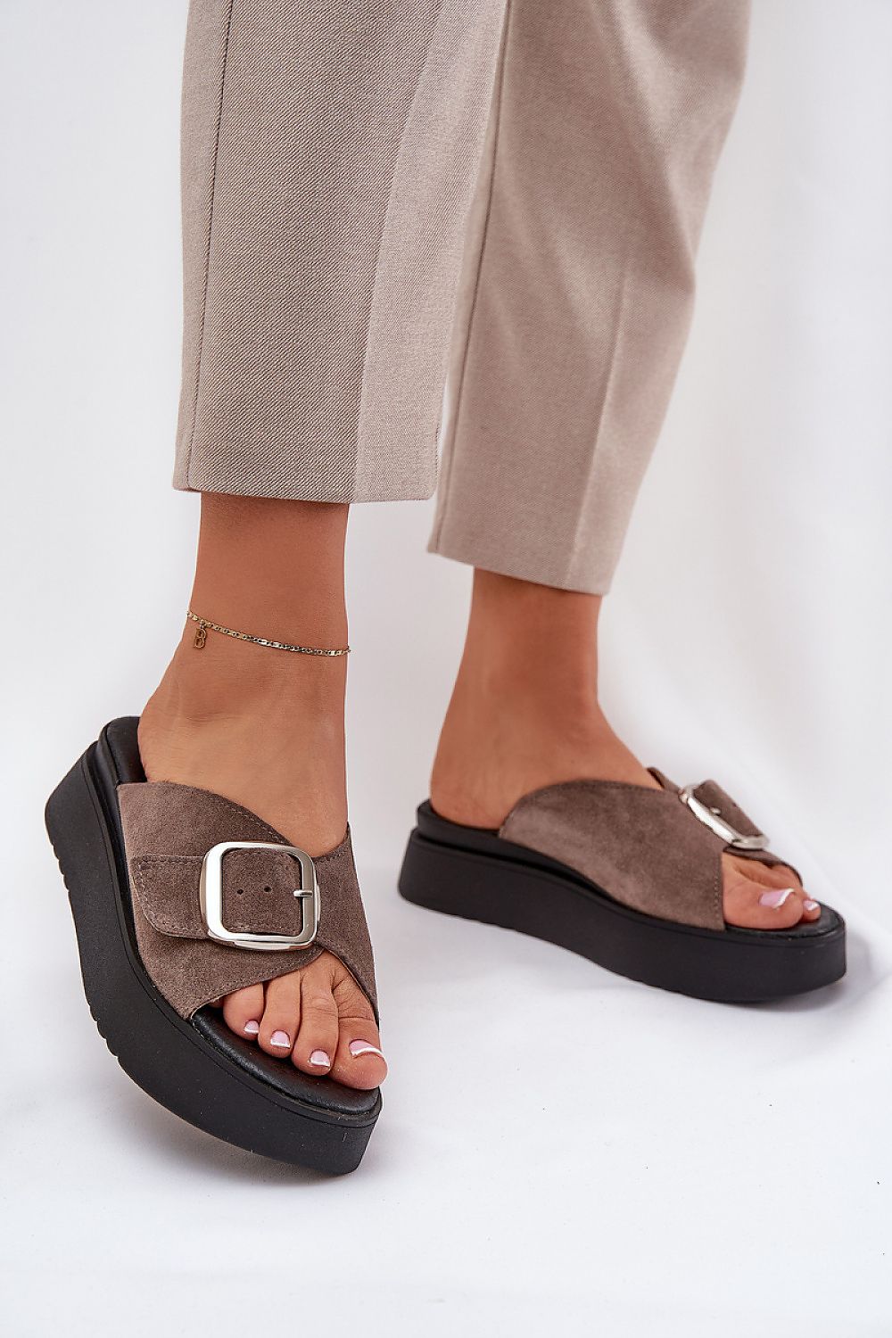  Clacquettes model 211969 Step in style 