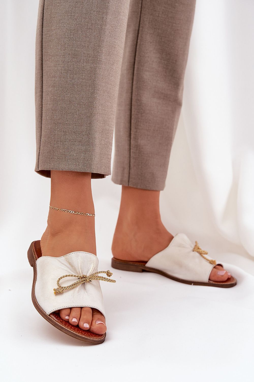  Clacquettes model 211972 Step in style 