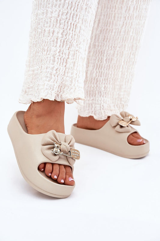  Clacquettes model 214403 Step in style 