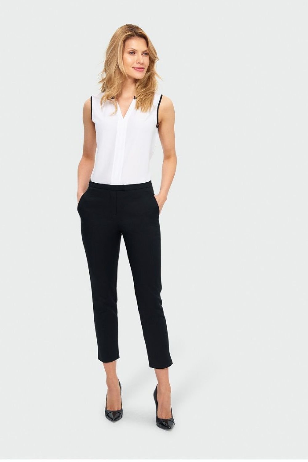 Women's pants model 140939 Greenpoint