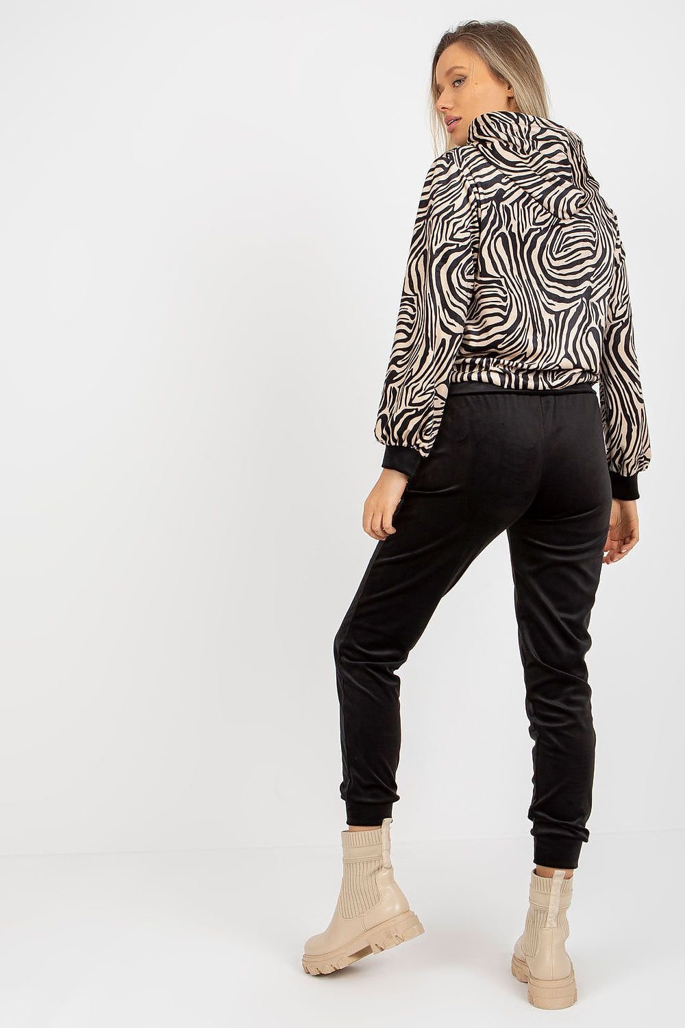 L`ensemble model 173358 Rue Paris