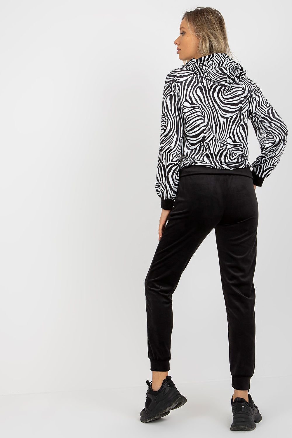 L`ensemble model 173358 Rue Paris