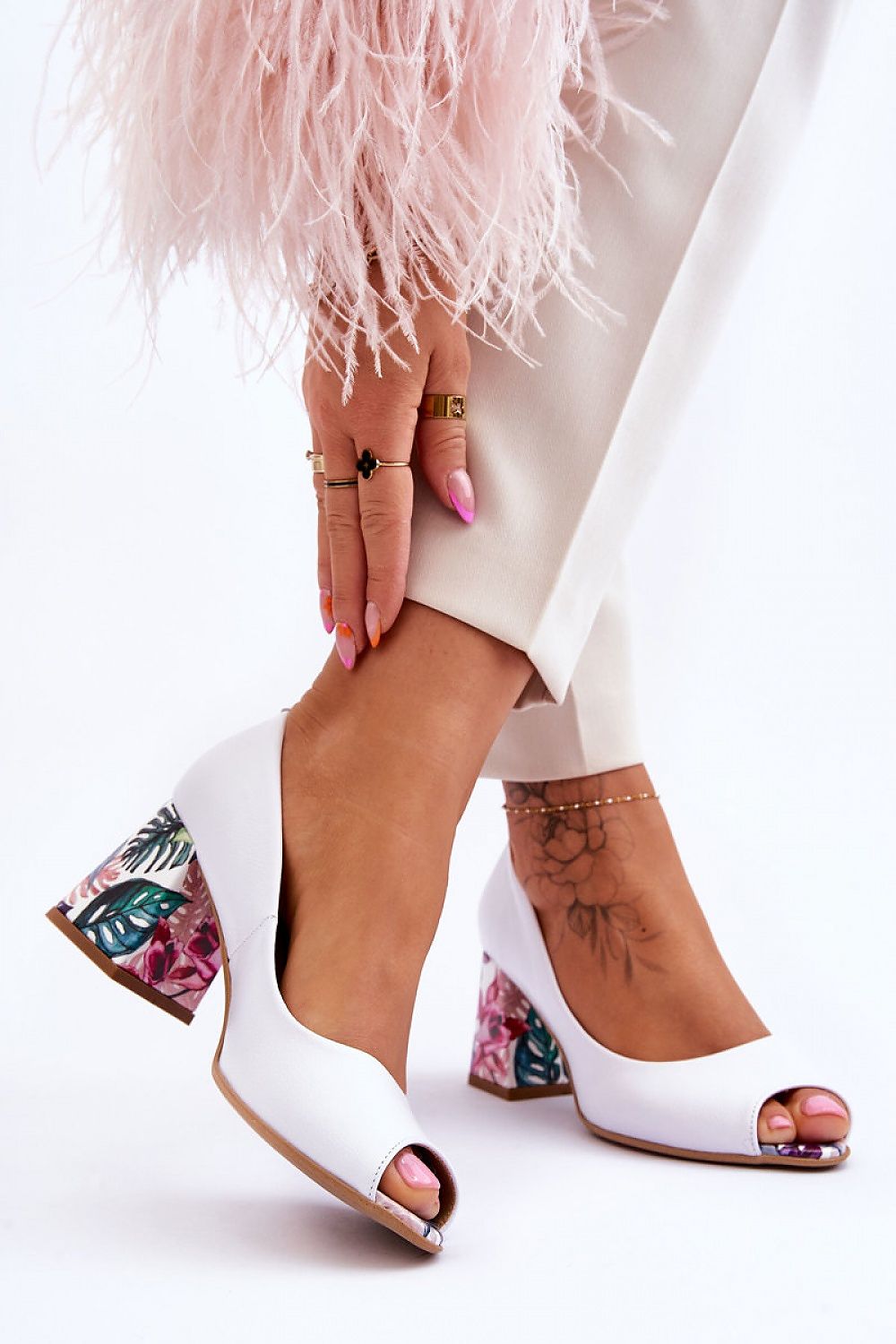 Step in style model 177701 heeled pumps