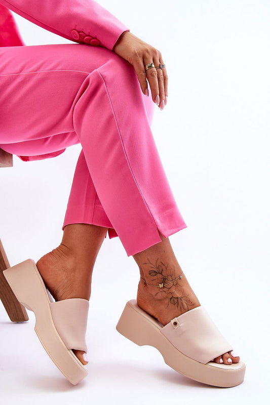 Clacquettes model 181041 Step in style