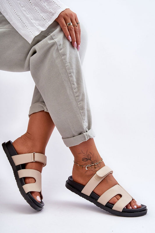 Clacquettes model 183608 Step in style