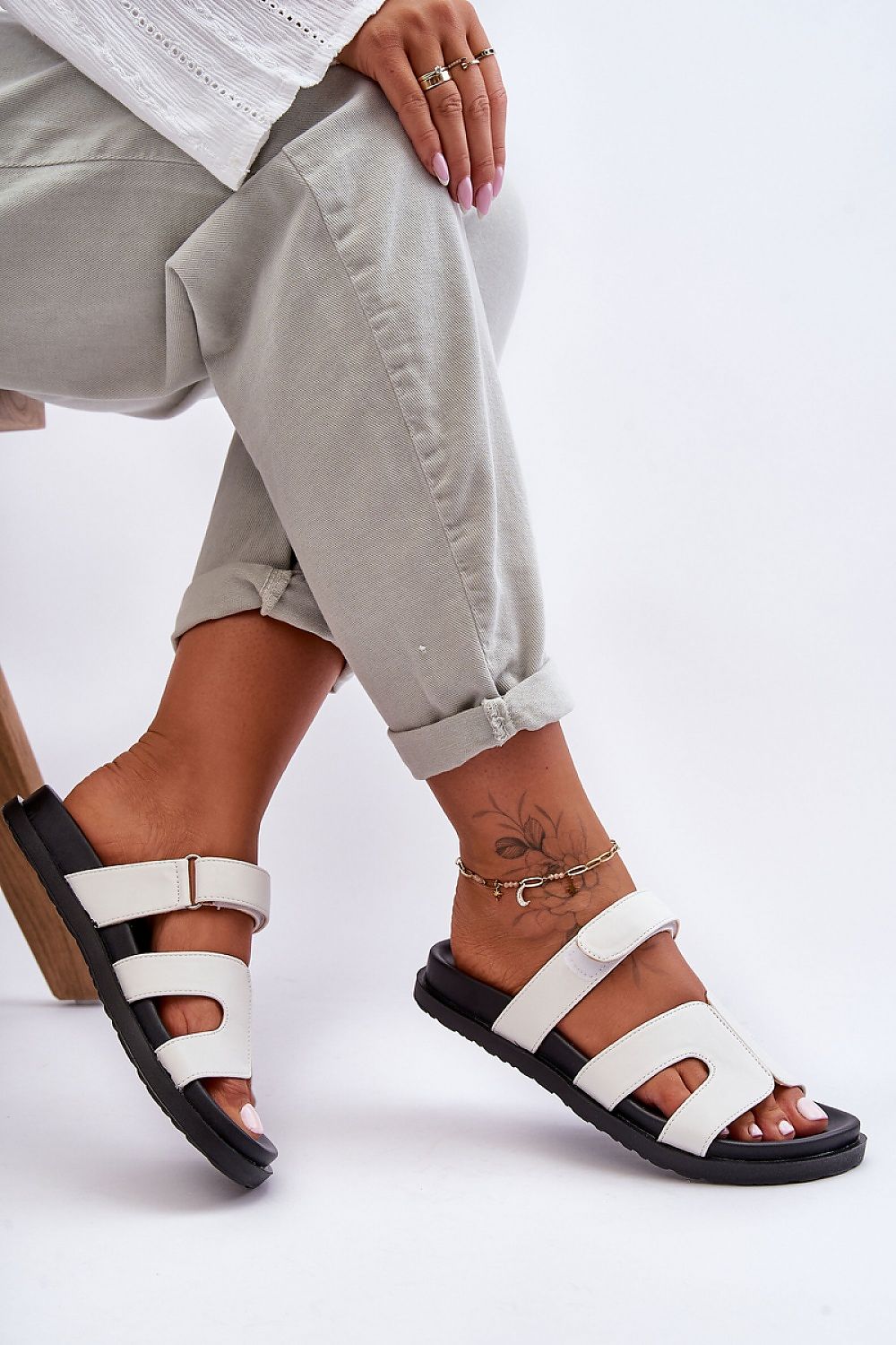 Clacquettes model 183608 Step in style