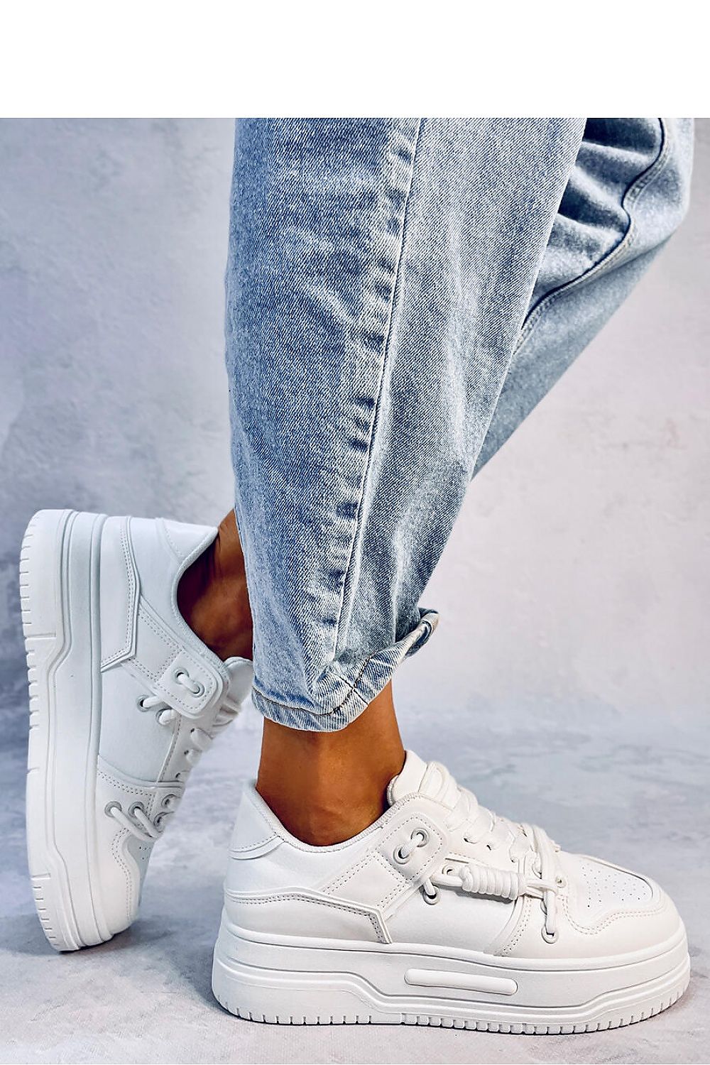 Sports shoes model 184356 Inello