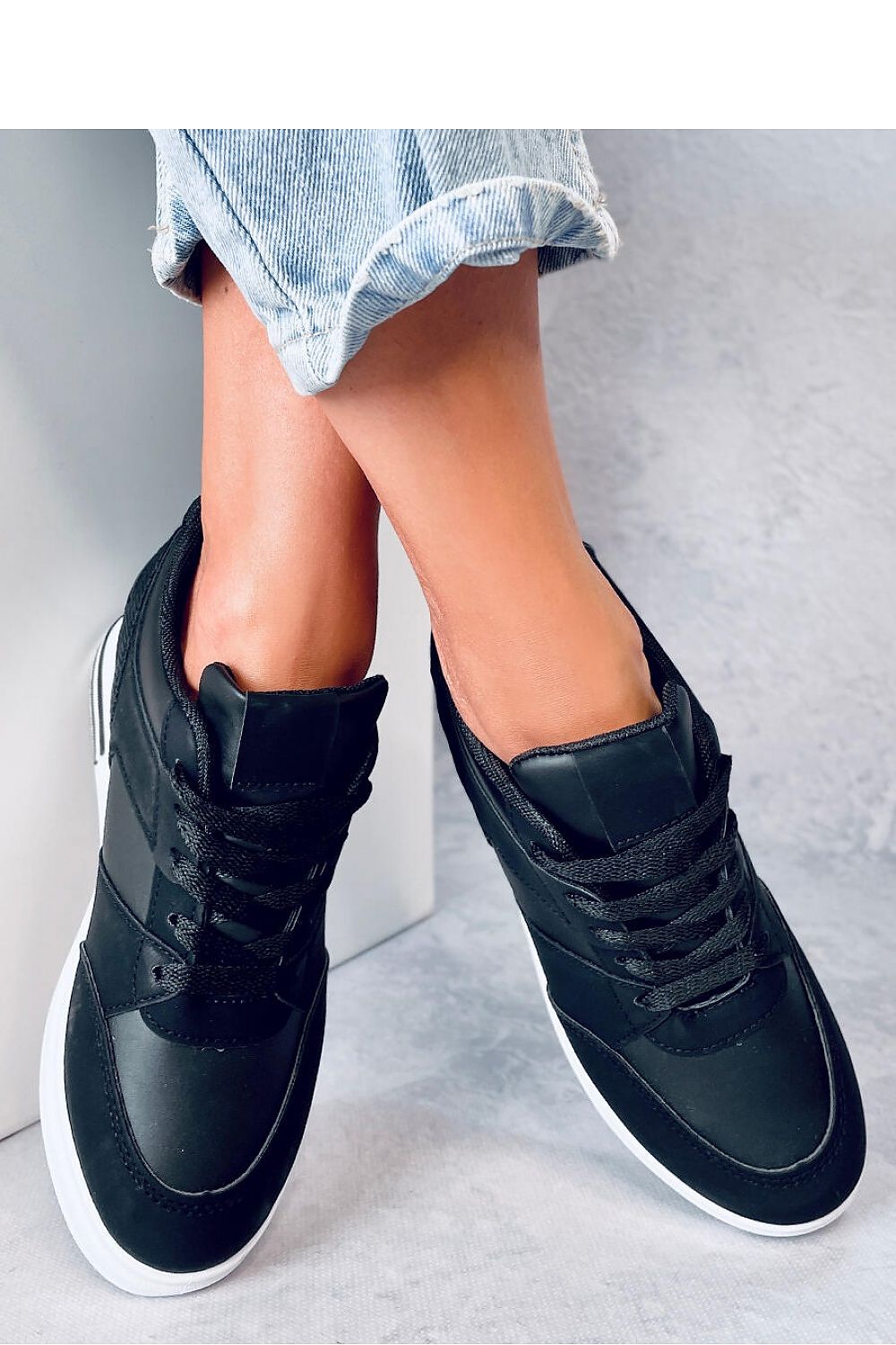 Sports shoes model 184567 Inello